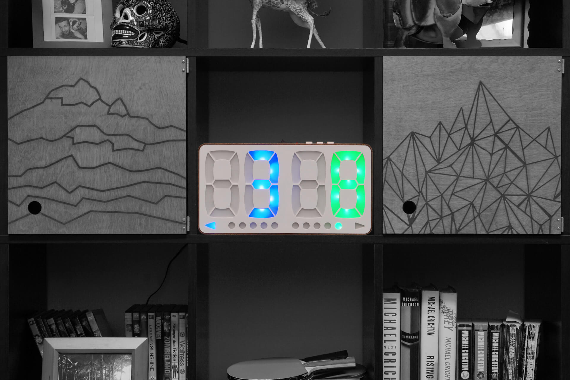 A dead-on shot of the table tennis scoreboard in a cubby