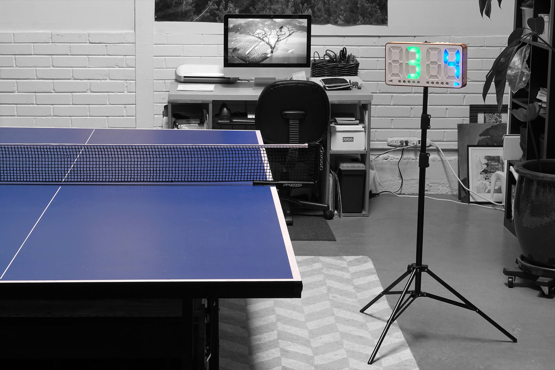 Showing the table tennis scoreboard on a tripod